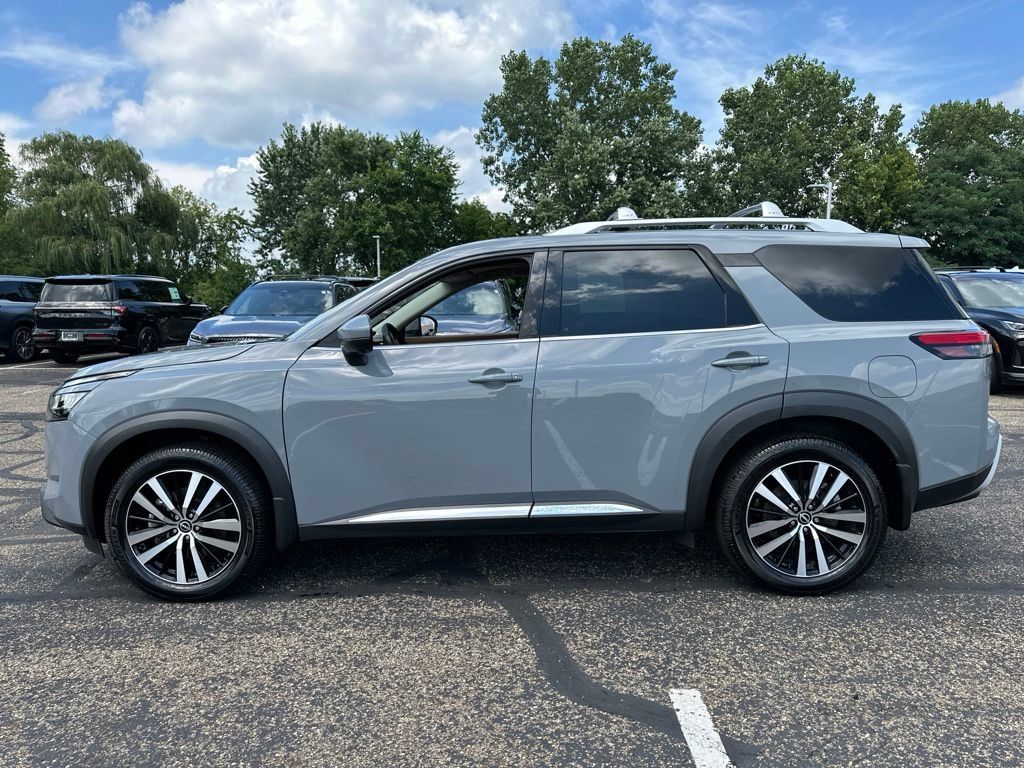 Used 2023 Nissan Pathfinder Platinum AWD/4WD image 10