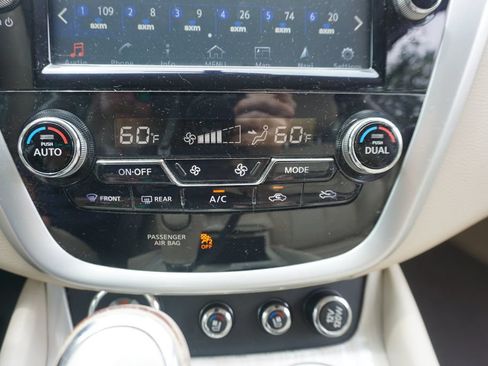 Used 2015 Nissan Murano Platinum w/ Platinum Technology Package AWD/4WD image 11