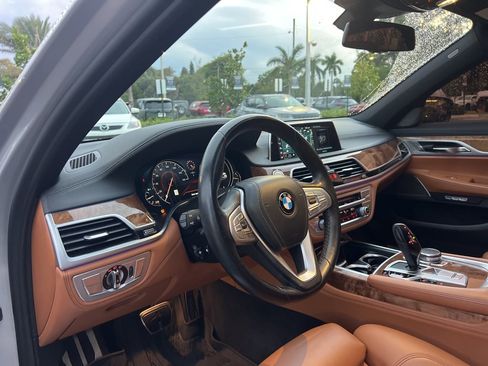 Used 2018 BMW 750i image 35