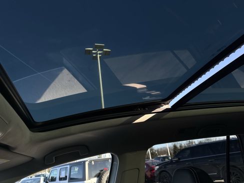 Certified 2023 Volkswagen Atlas SE image 18