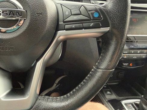 Used 2019 Nissan Rogue SL image 29