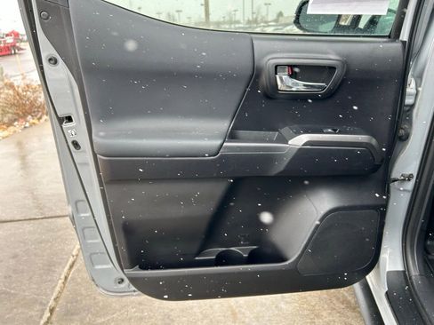 Used 2020 Toyota Tacoma TRD Off-Road image 25