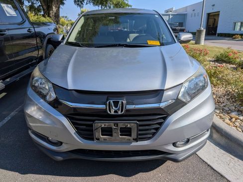 Used 2018 Honda HR-V EX image 7
