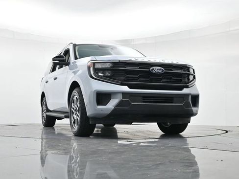 Used 2025 Ford Expedition Active image 35