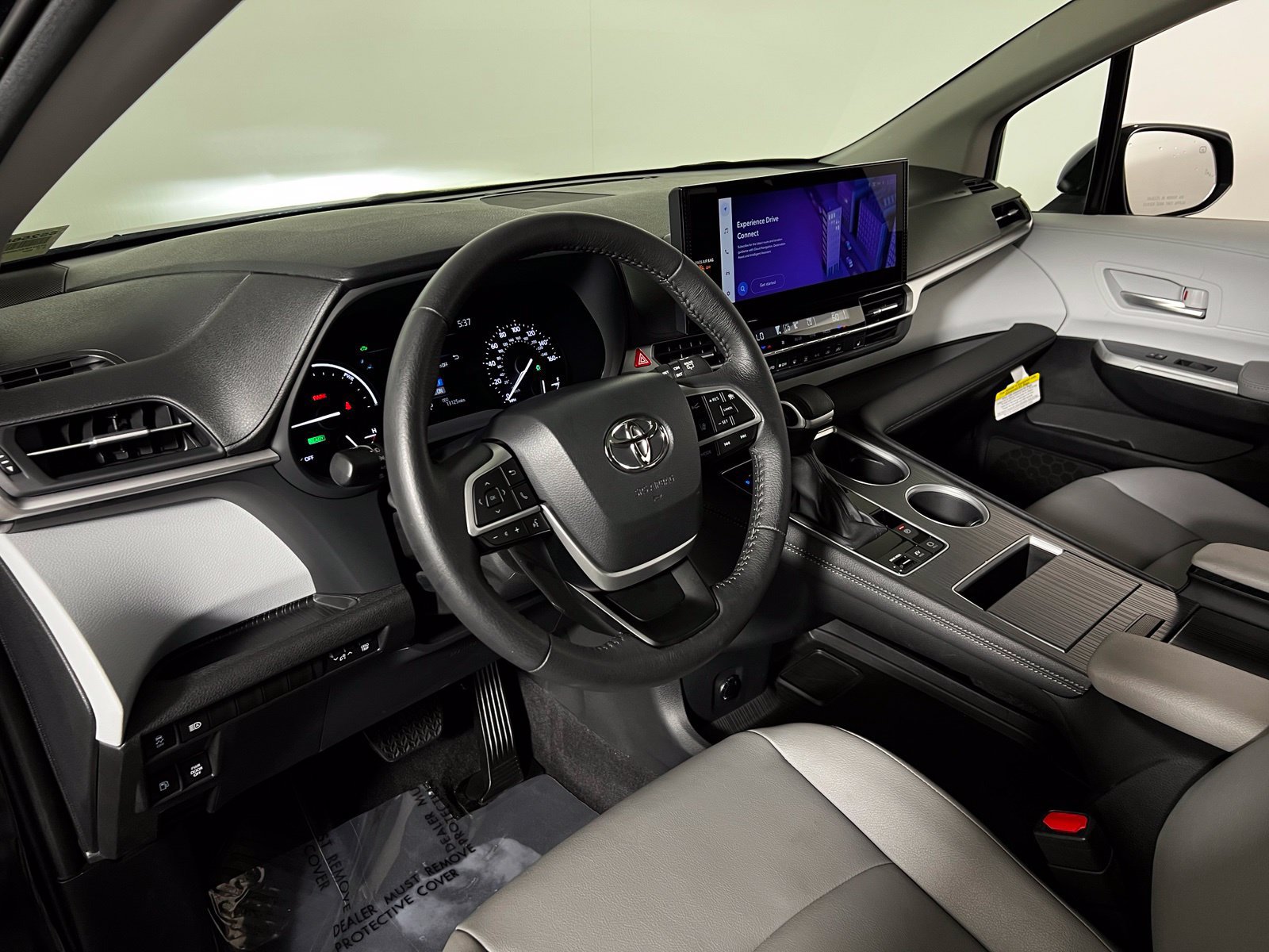 Certified 2025 Toyota Sienna XLE FWD image 12