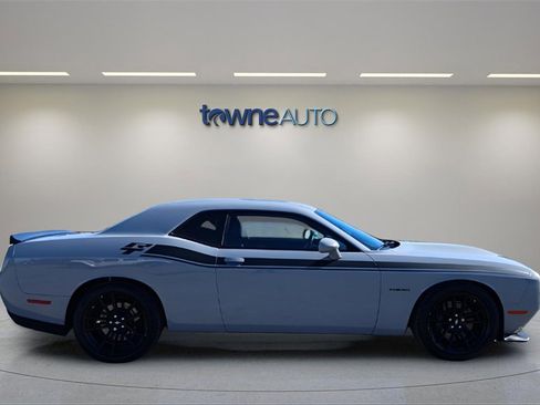 Used 2022 Dodge Challenger R/T w/ Plus Package image 6