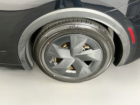 Used 2025 Toyota Prius LE FWD image 11