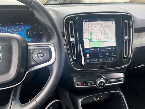 Certified 2024 Volvo XC40 B5 Plus w/ Protection Package Premier AWD/4WD image 28
