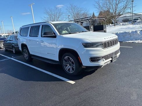 Used 2024 Jeep Wagoneer L Series II w/ Flexible Seating Group image 2