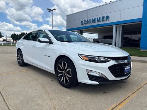 Used 2025 Chevrolet Malibu RS FWD image 3