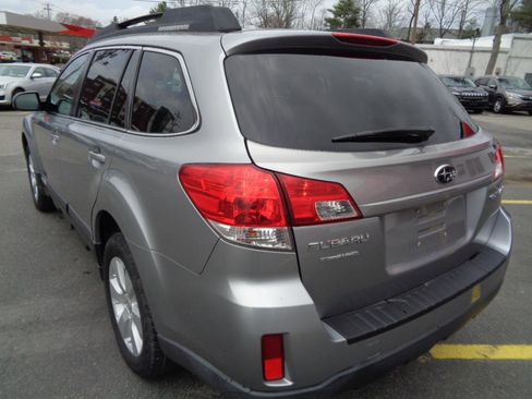 Used 2010 Subaru Outback 2.5i Premium image 17
