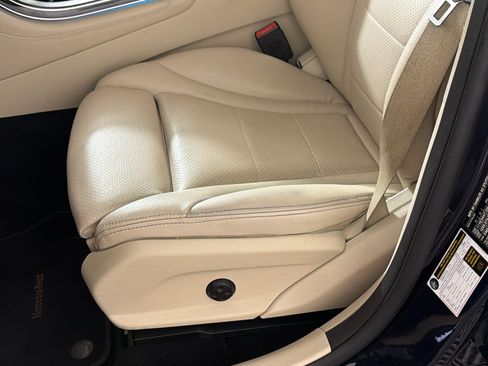 Used 2019 Mercedes-Benz GLC 300 4MATIC image 15