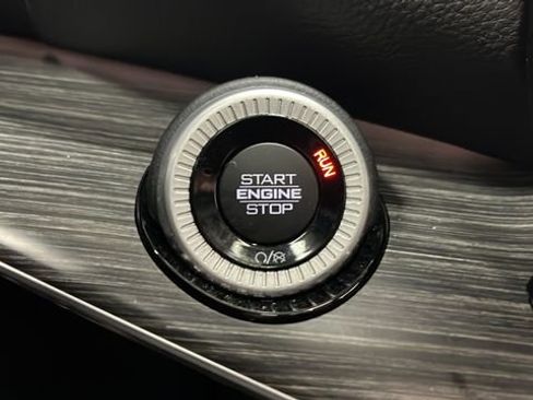 Used 2023 Jeep Wagoneer Series III w/ Premium Group I image 23