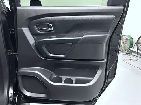 Used 2019 Nissan Titan SV w/ SV Convenience Package image 17