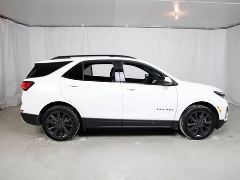 Used 2024 Chevrolet Equinox RS image 2