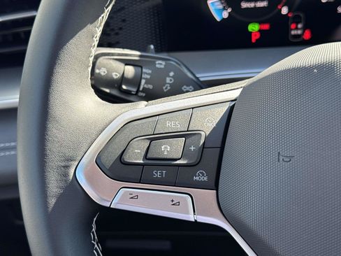 New 2026 Volkswagen Tiguan SE FWD image 18