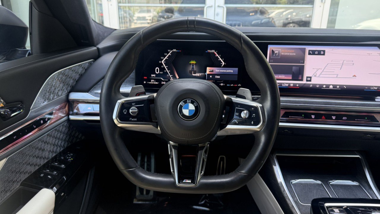 Used 2023 BMW 760i xDrive w/ Executive Package AWD/4WD image 24