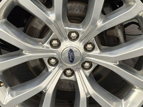 Used 2019 Ford Expedition Platinum AWD/4WD image 5