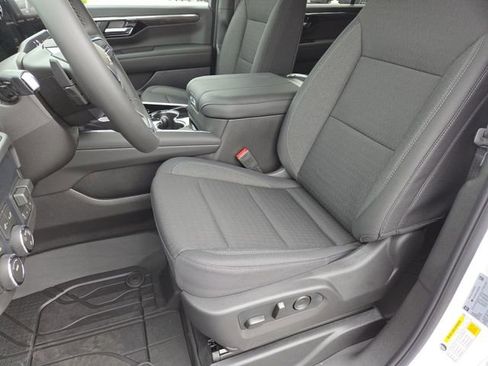 New 2026 Chevrolet Suburban LS w/ LS Custom Edition AWD/4WD image 32