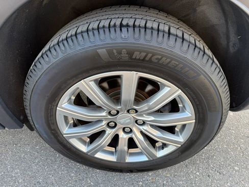 Used 2020 Cadillac XT4 Premium Luxury w/ Cold Weather Package AWD/4WD image 10