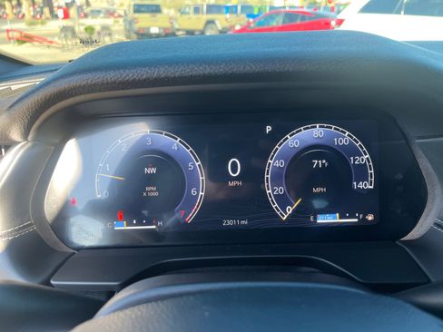 Used 2025 Jeep Grand Cherokee Altitude image 10