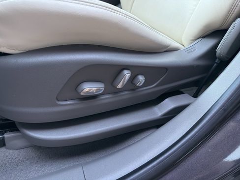 Used 2017 Cadillac XT5 Luxury w/ Driver Awareness Package image 16