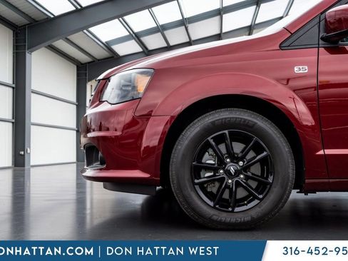Used 2019 Dodge Grand Caravan SE FWD image 30