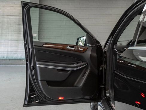 Used 2018 Mercedes-Benz GLS 550 4MATIC image 29