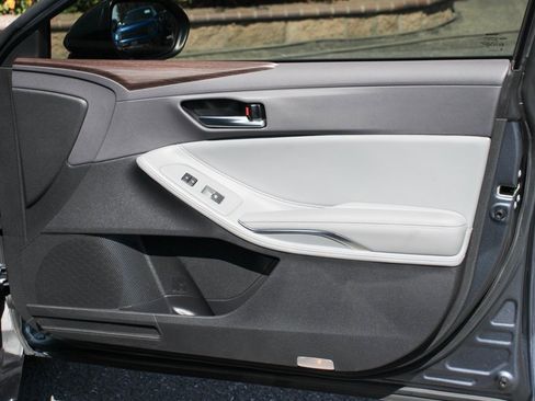 Used 2019 Toyota Avalon XLE image 36