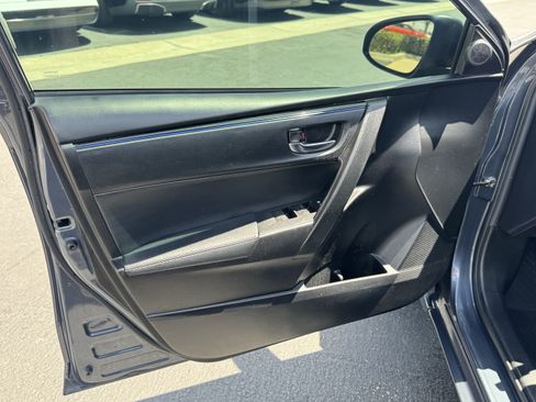 Used 2019 Toyota Corolla SE w/ Carpet Mat Package (TMS) FWD image 9