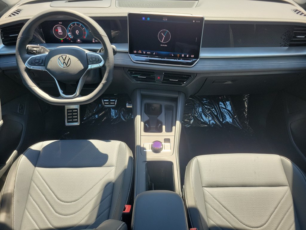 New 2026 Volkswagen Tiguan SE R-Line FWD image 10