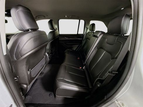 Used 2024 Jeep Grand Cherokee Limited image 17
