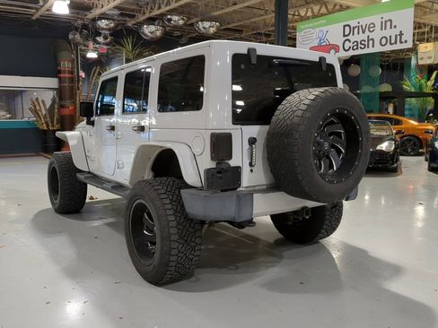 Used 2017 Jeep Wrangler Unlimited Sahara w/ Connectivity Group image 10