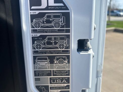 Used 2024 Jeep Wrangler Unlimited AWD/4WD image 27