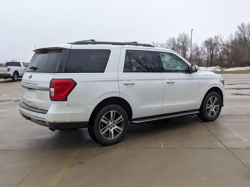 Certified 2022 Ford Expedition XLT image 3