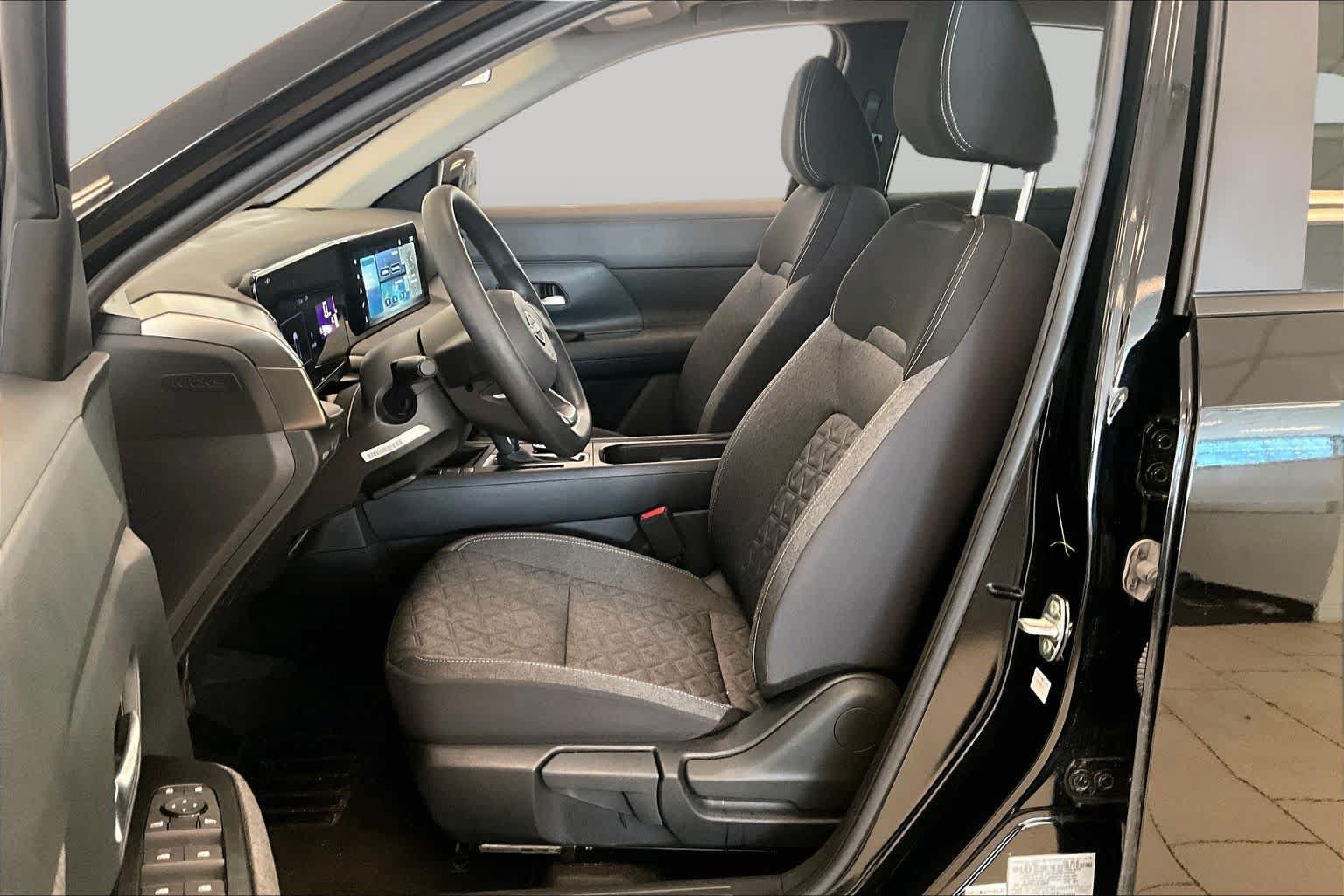 Used 2025 Nissan Kicks SV FWD image 7