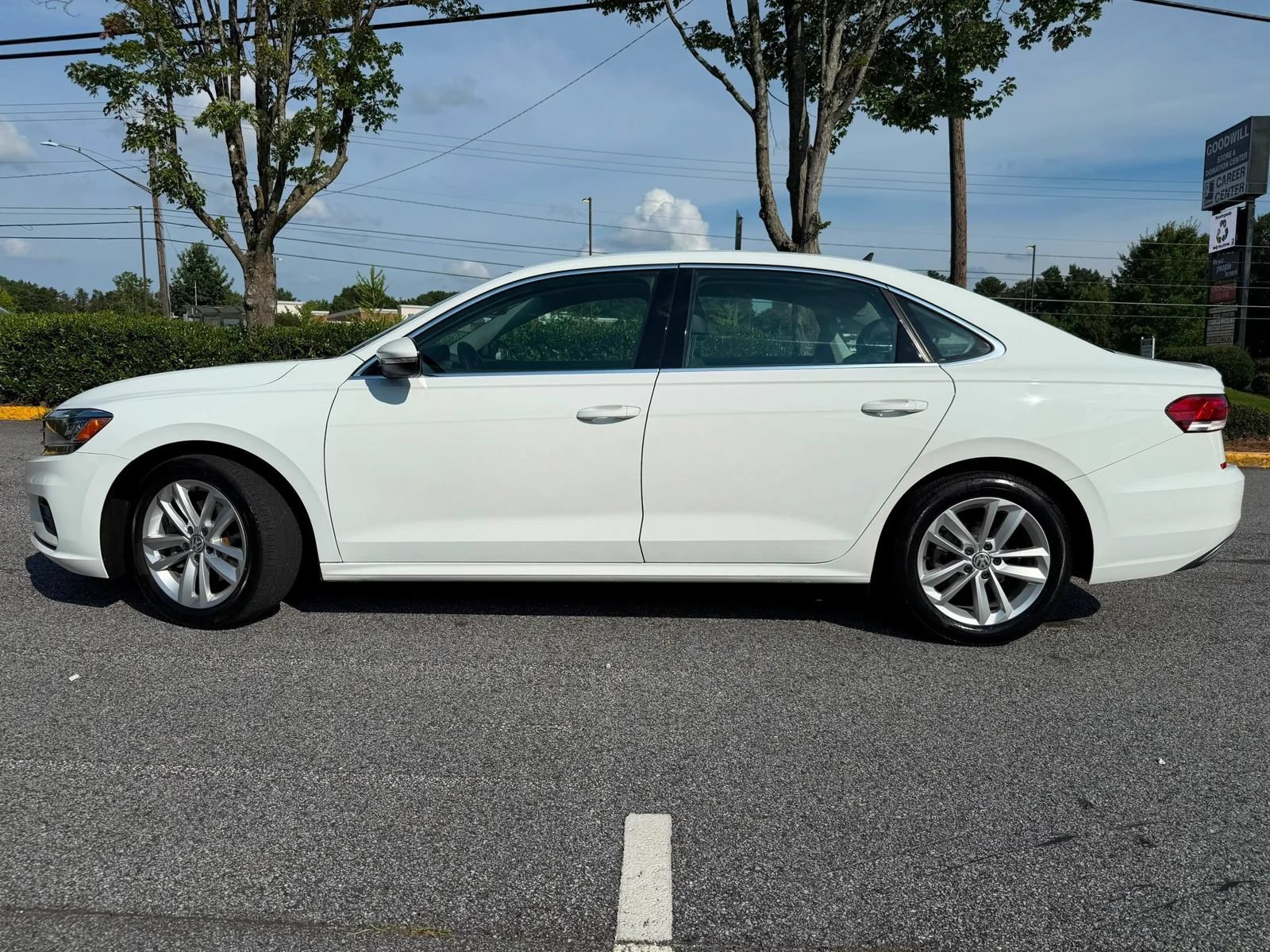 Used 2020 Volkswagen Passat 2.0T SE FWD image 5
