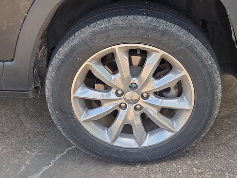 Used 2016 Jeep Cherokee Limited AWD/4WD image 3