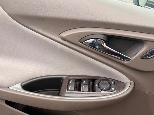 Used 2025 Chevrolet Malibu LT FWD image 8