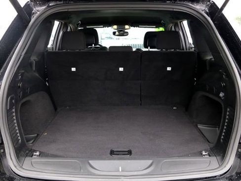 Used 2019 Jeep Grand Cherokee Laredo RWD image 28