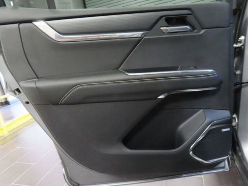 Used 2024 GMC Acadia Elevation w/ Luxury Package FWD image 11