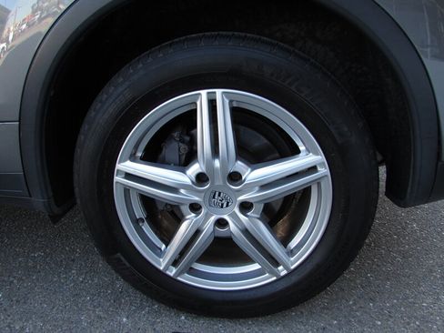 Used 2013 Porsche Cayenne image 18