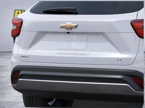 New 2026 Chevrolet Trax LT w/ LT Convenience Package FWD image 14