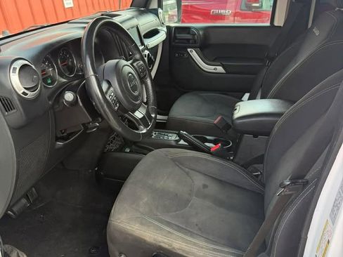 Used 2016 Jeep Wrangler Unlimited Sahara w/ Connectivity Group image 8