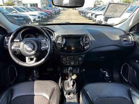 Used 2019 Jeep Compass Latitude FWD image 18