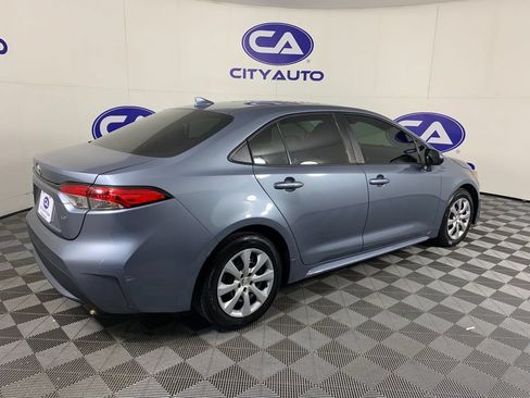 Used 2021 Toyota Corolla LE FWD image 3