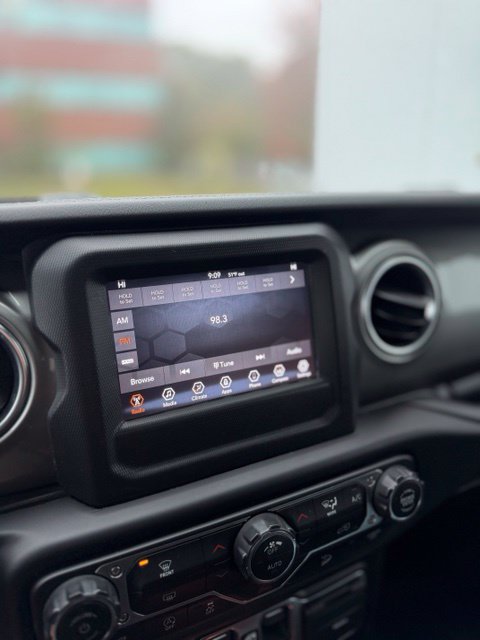 Used 2019 Jeep Wrangler Unlimited Sahara AWD/4WD image 12