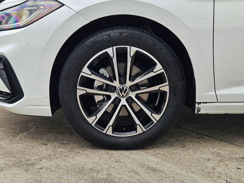 Used 2025 Volkswagen Jetta Sport image 11