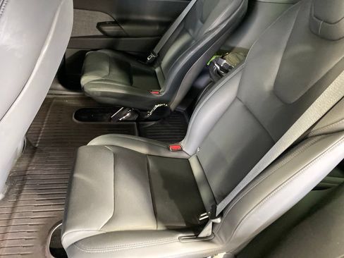 Used 2025 Tesla Model X AWD/4WD image 8