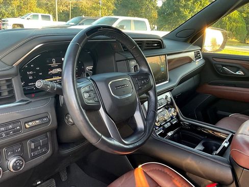 Used 2023 GMC Yukon Denali Ultimate image 13
